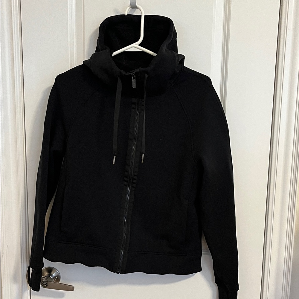 Lululemon Women's Black Jacket size 6